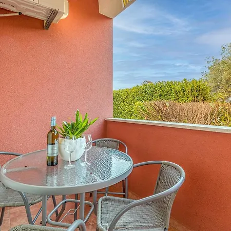 Percic With Shared Pool Apartment *