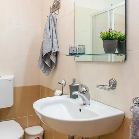 Percic With Shared Pool Apartment